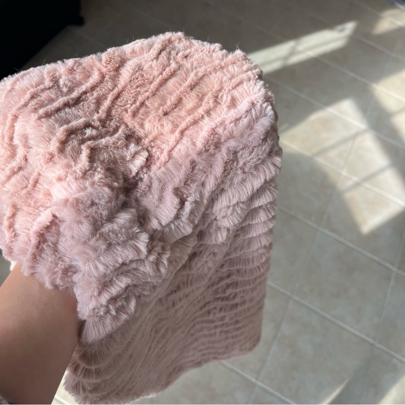 Joyce Leslie furry skirt in pink - Picture 4 of 4